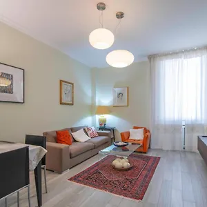 Comfy-cozy 2 Bedroom-via Boscovich , Milan Italy
